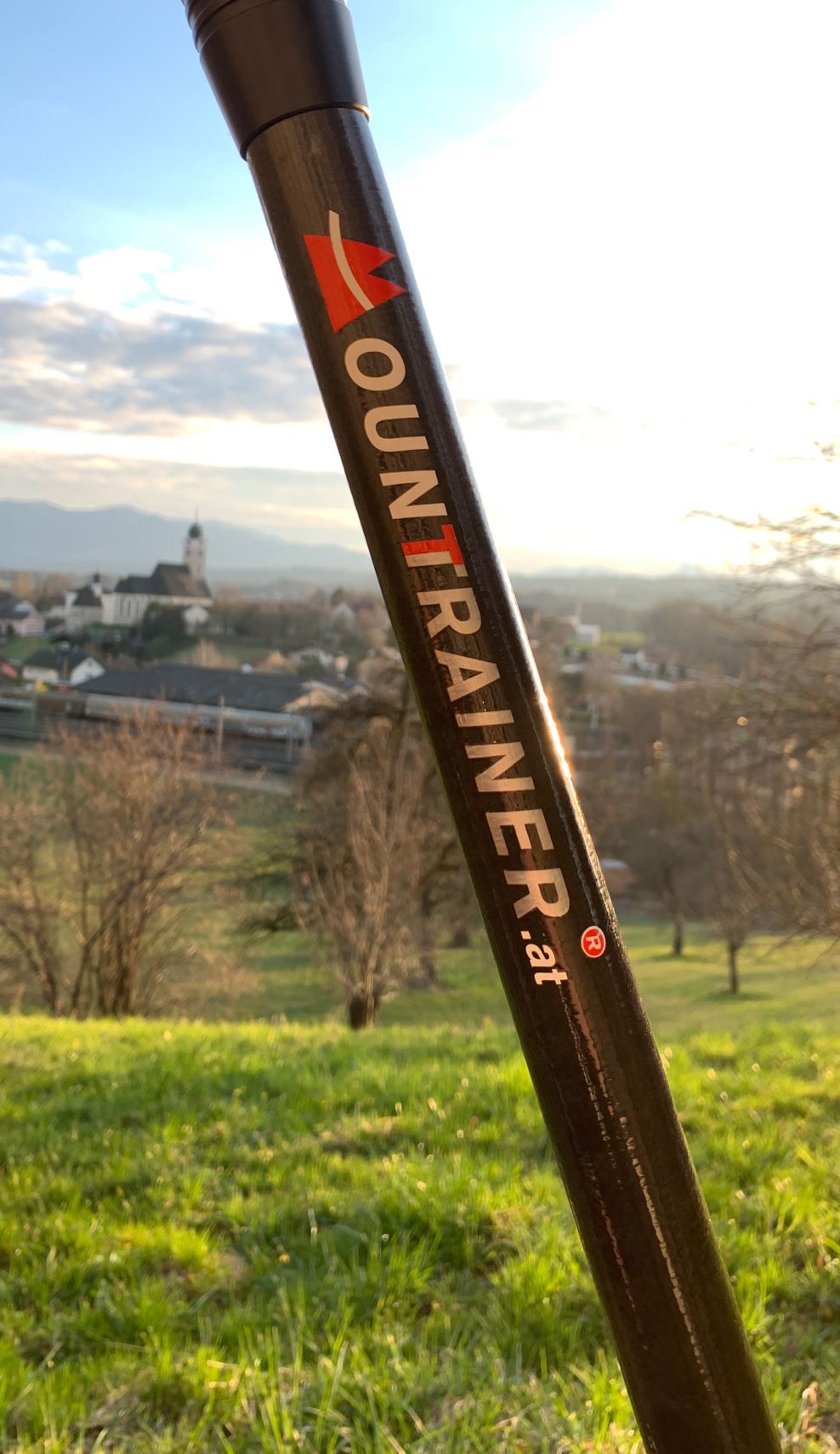 Bergstock Mountrainer. Im Hintergrund Wartberg an der Krems